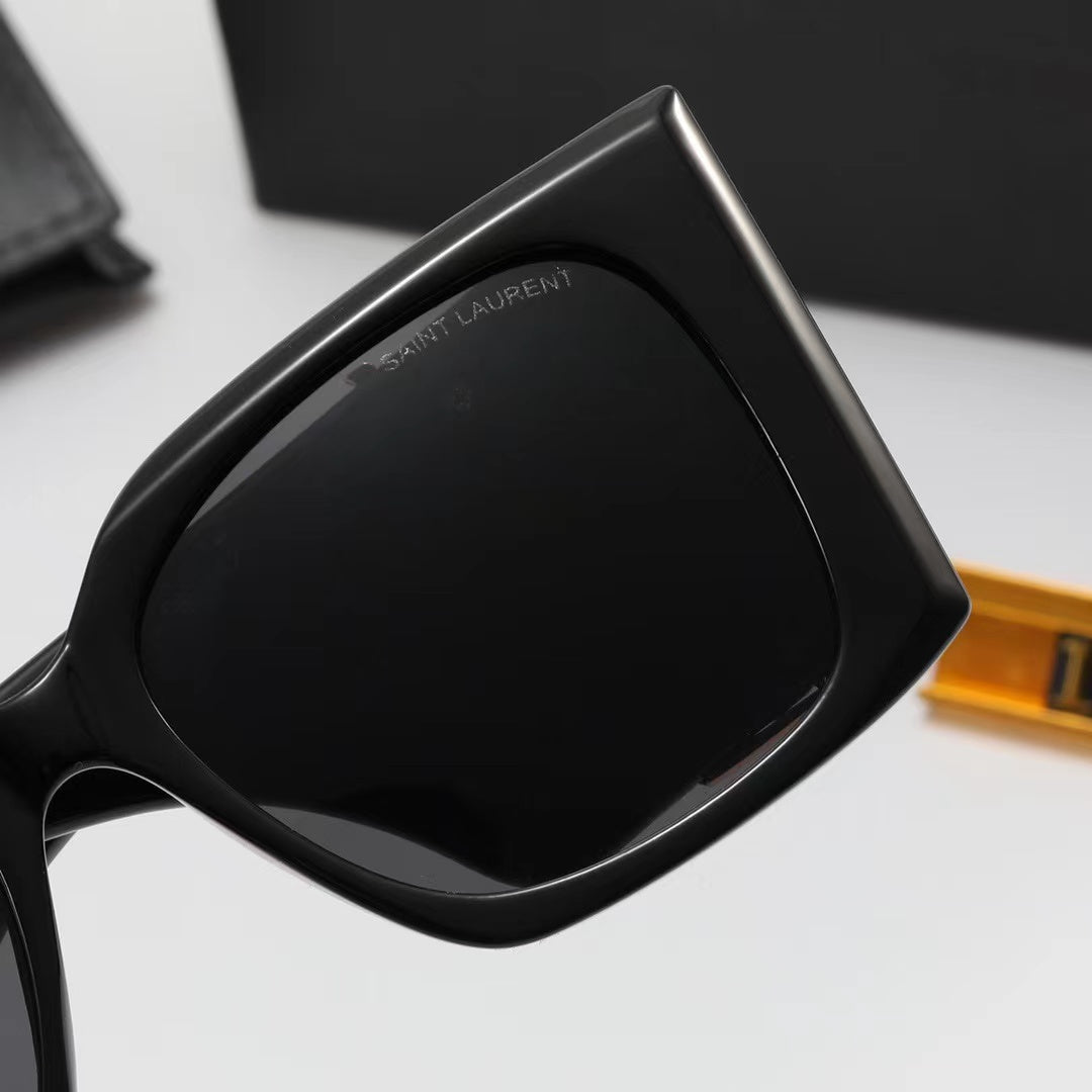 Cat-eye stylish sunglasses!