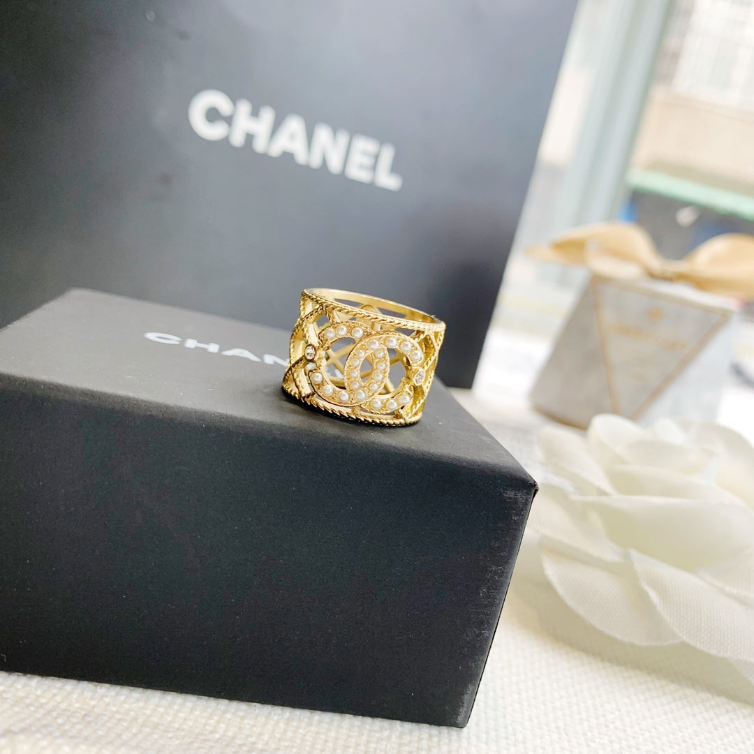 Grid Pearl Ring
