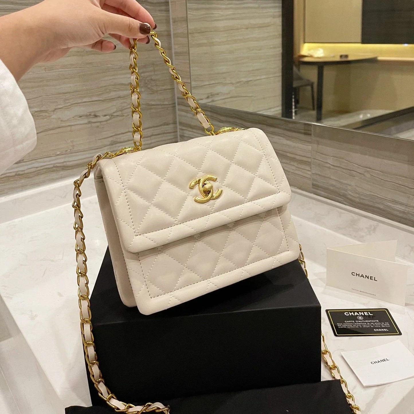 Hand messenger bag