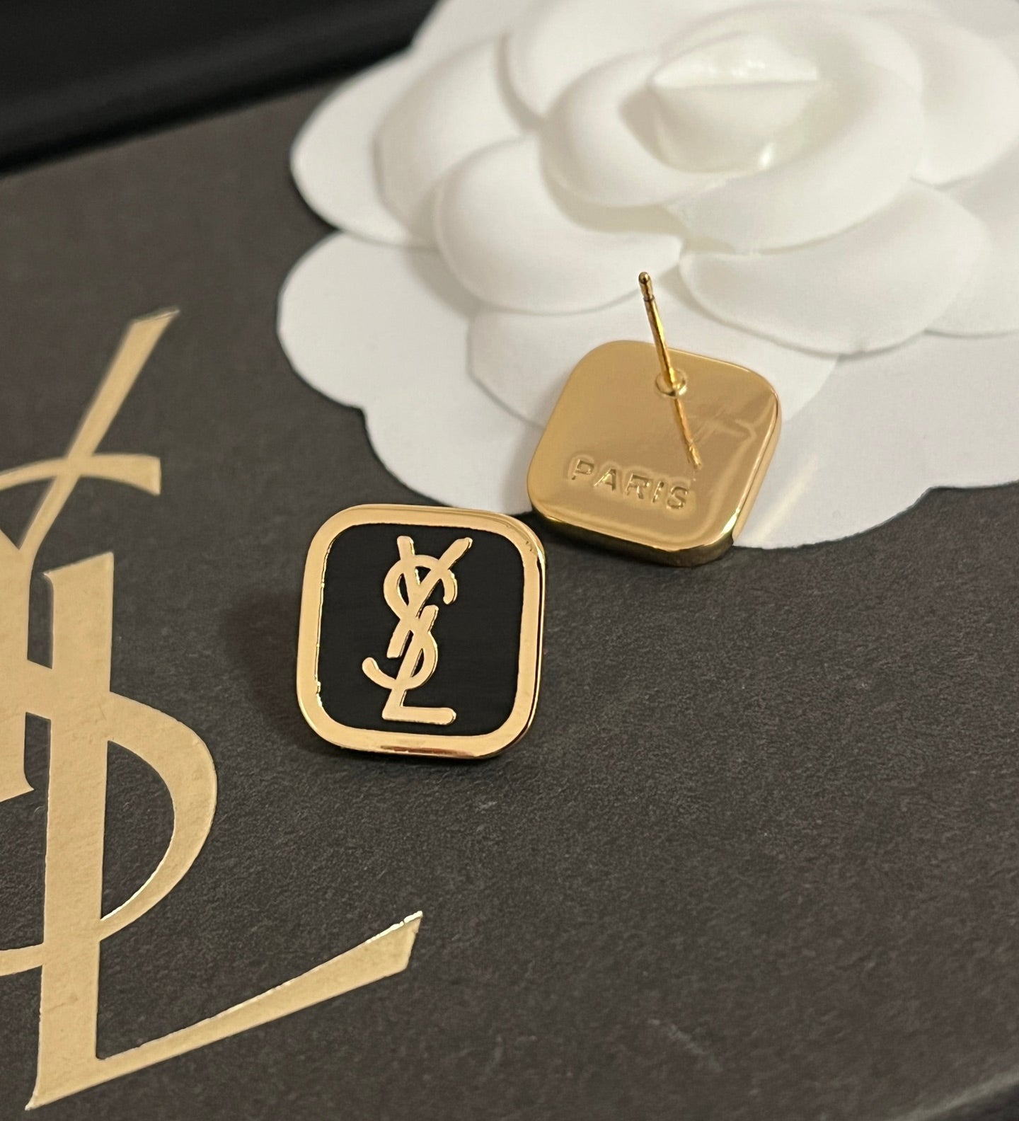 Stylish simple VZ earrings