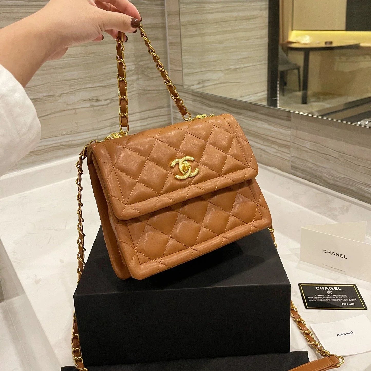 Hand messenger bag
