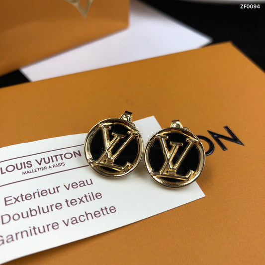 Mother-of-pearl Ear Studs