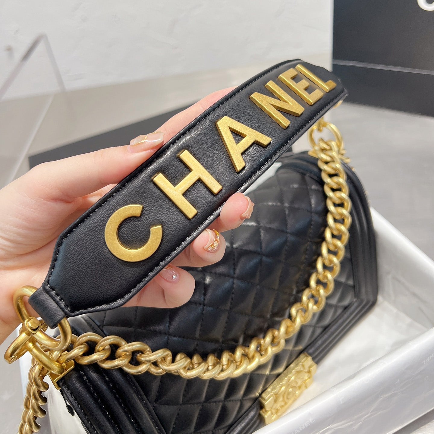Leboy Series Chain Shoulder Bag