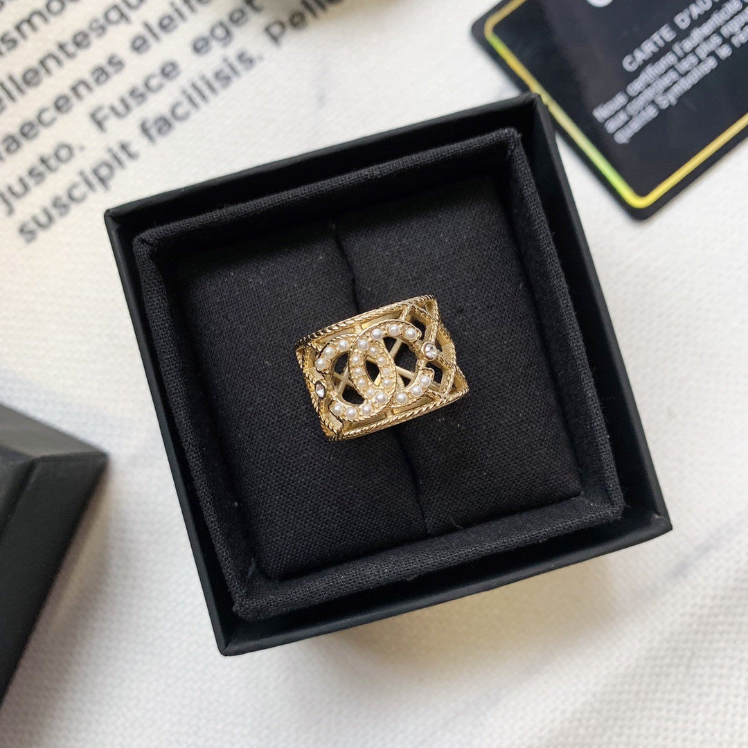 Grid Pearl Ring